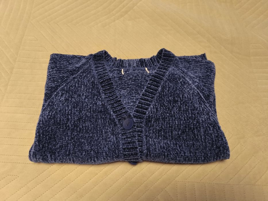 Granatowy ciepły sweter na guziki, miękka wełna welurowa, rozmiar 116