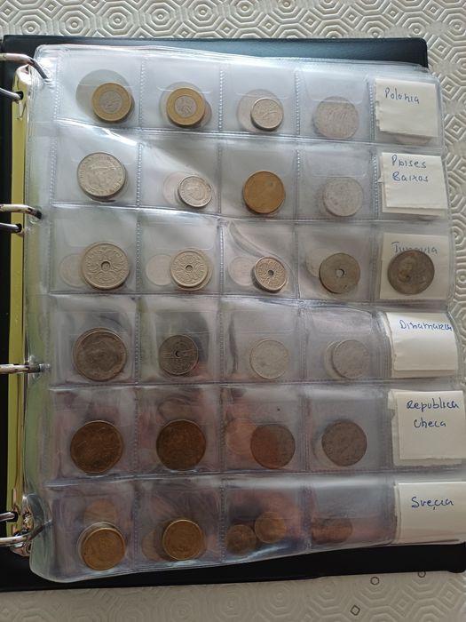 Mais de 100 moedas estrangeiras
