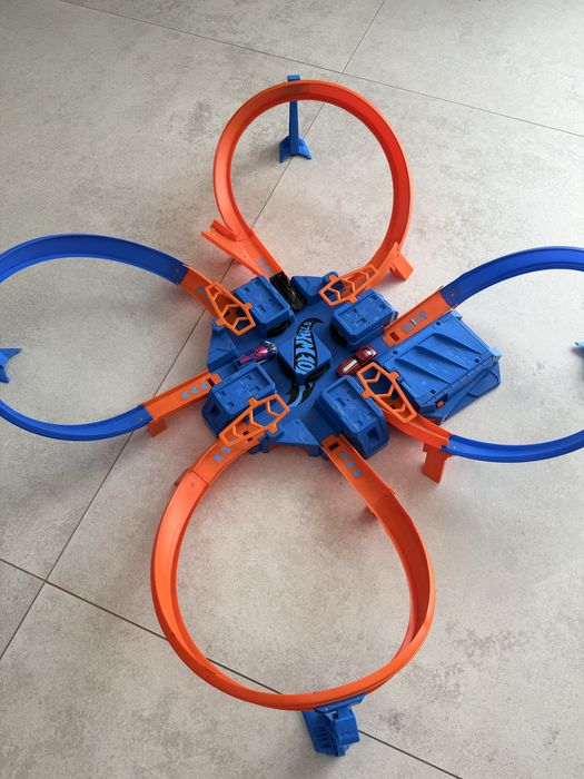 Tor samochodowy Criss Cross Crash Hot Wheels