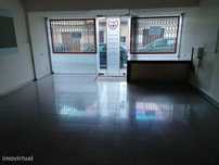 Loja C/Amplas Montras e WC Privativo-  Porto
