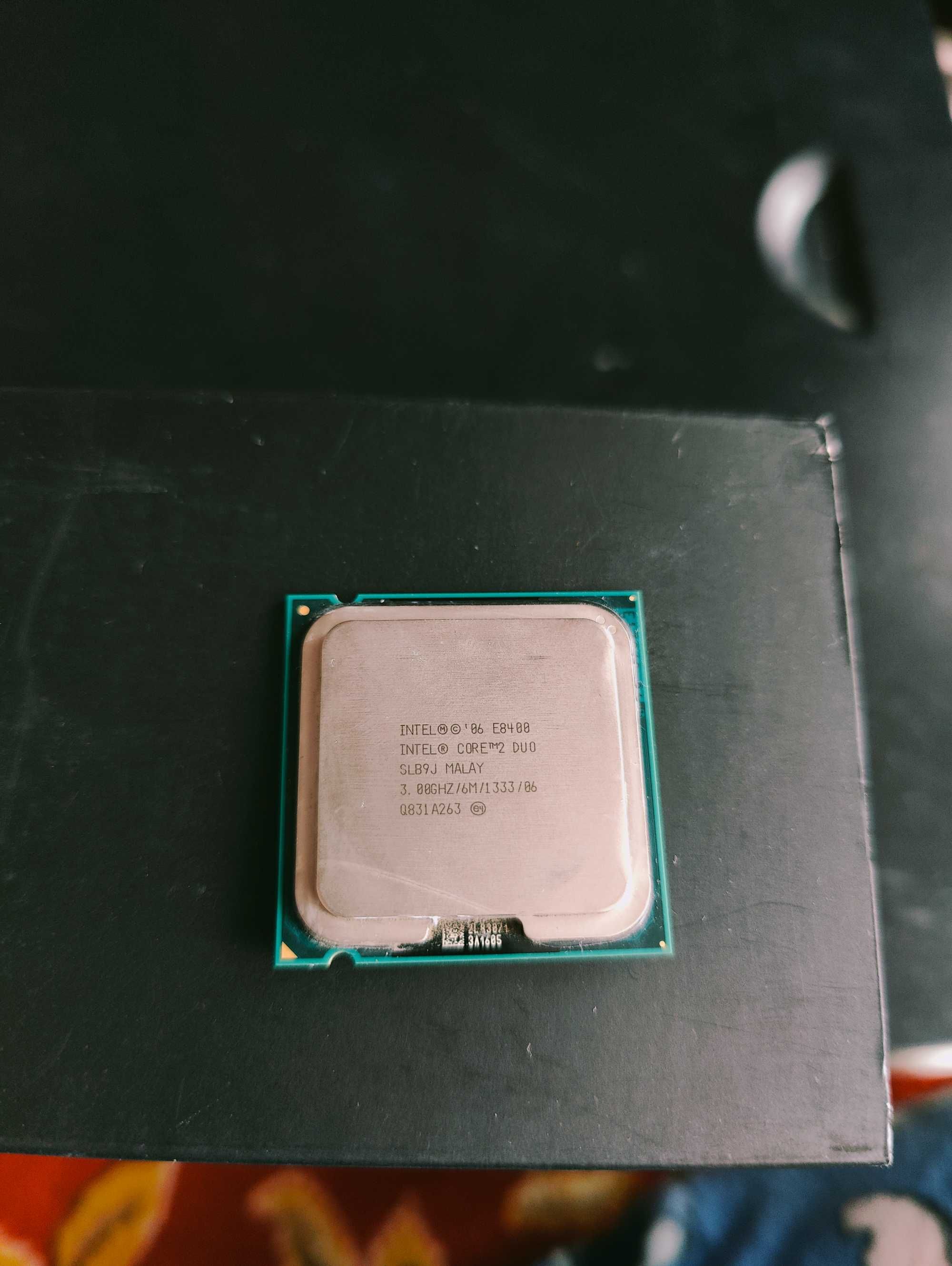 Процесор Intel E8400 та AMD A6-7400