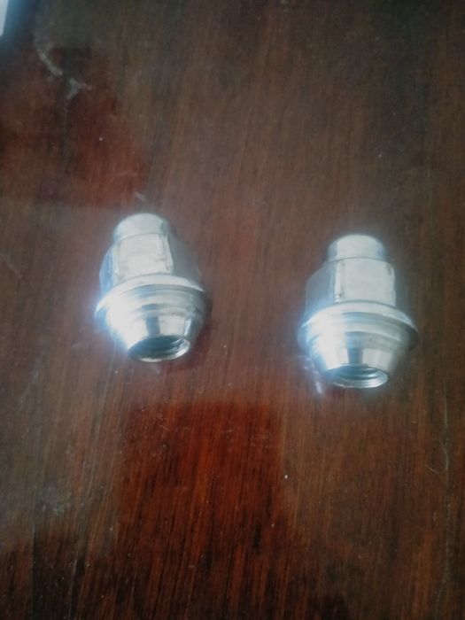 Продам колесные гайки  на тойота C-HR