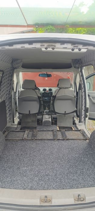 Volkswagen caddy 2010. 1.9. автомат.