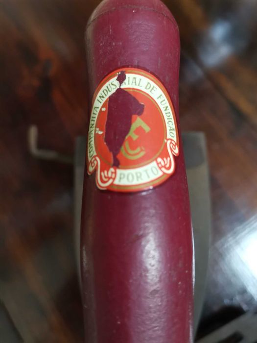 Ferros de engomar antigos