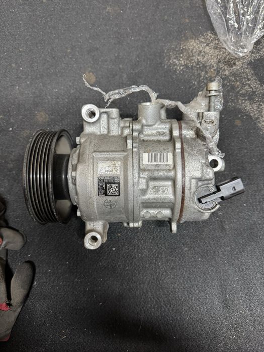 Компресор кондиціонера Volkswagen 5Q0816803D