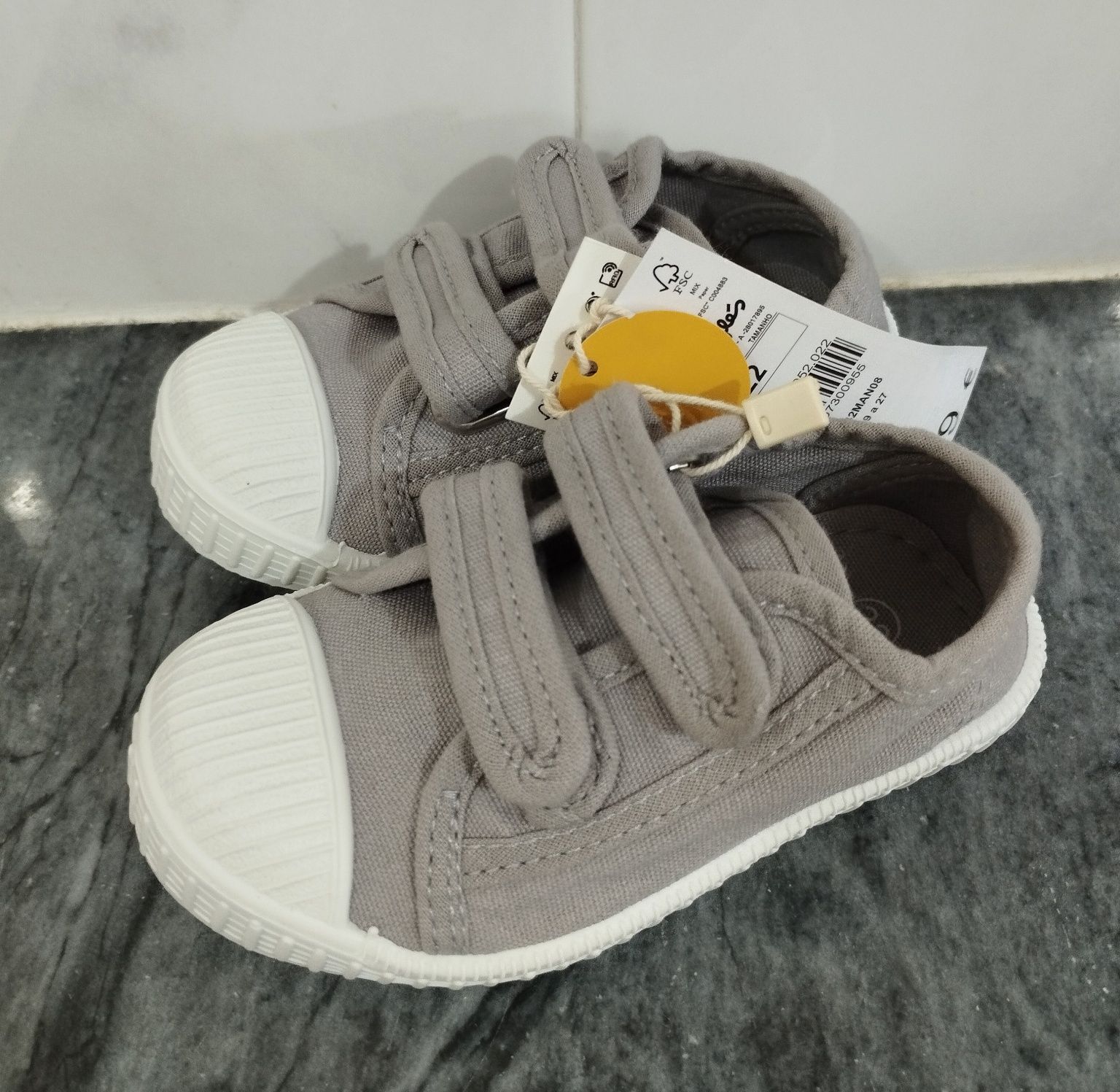 Sapatilhas Cinza Novas da Unit Shoes