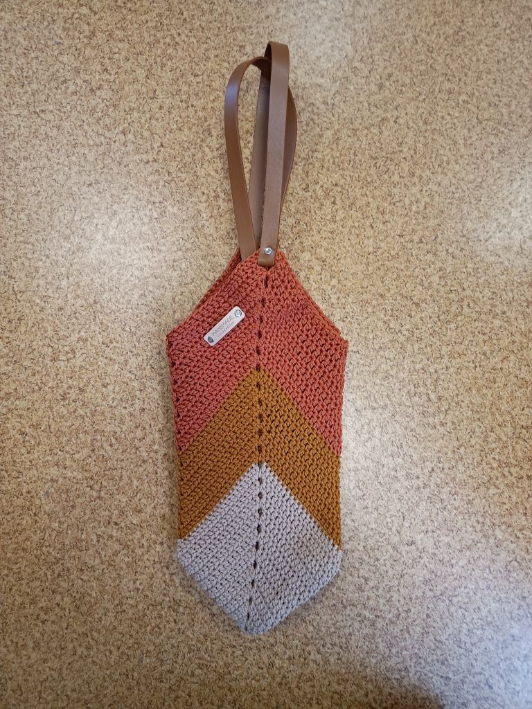 Torebka na szydełku. Rękodzieło. Trikolor