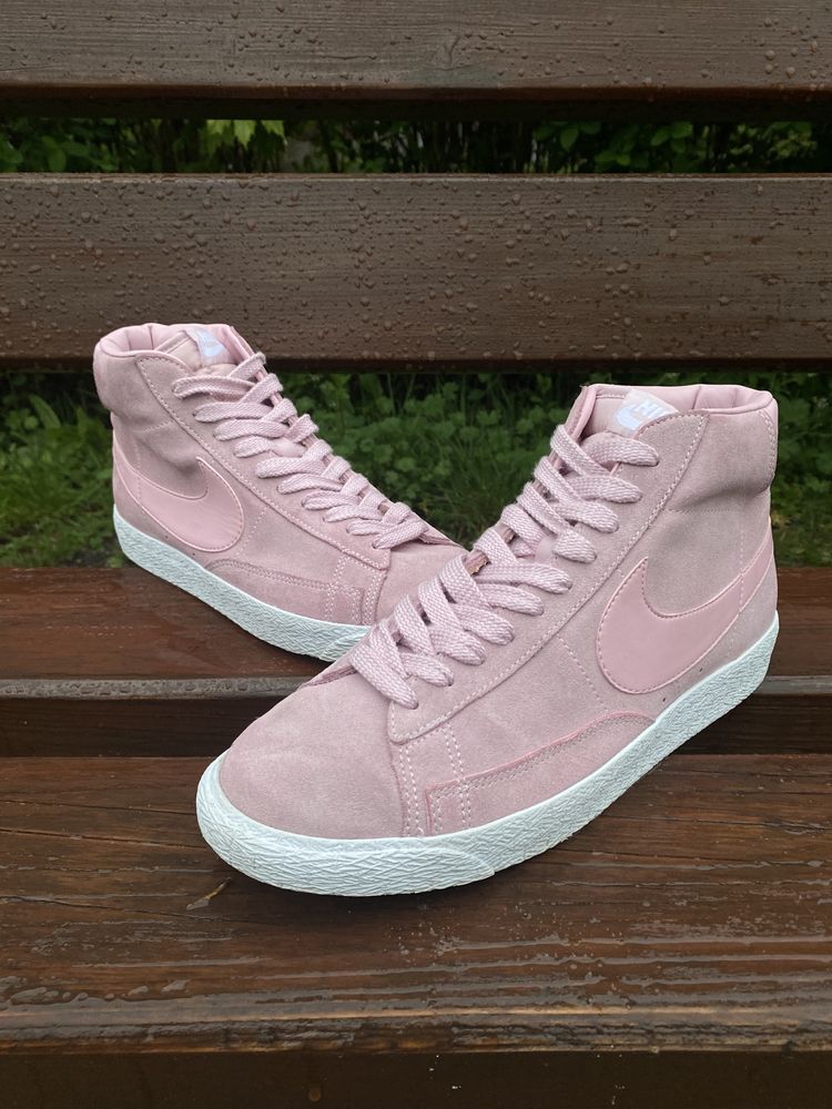 Nike blazer mid…..