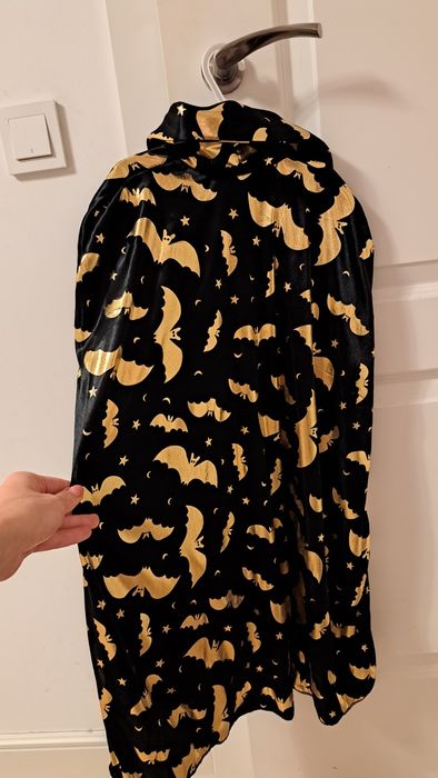 Czarno-złota peleryna przebranie za magika dla dziecka