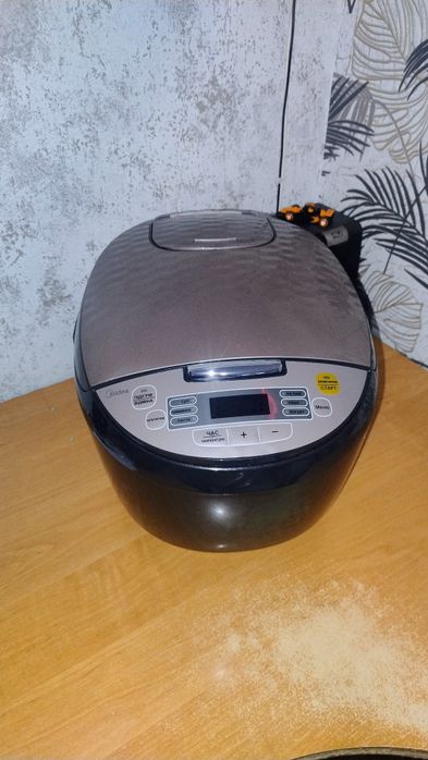 Мультиварка Midea MB-FS5018D