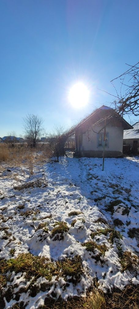 Продам земельну ділянку з будинком в с. Ямниця