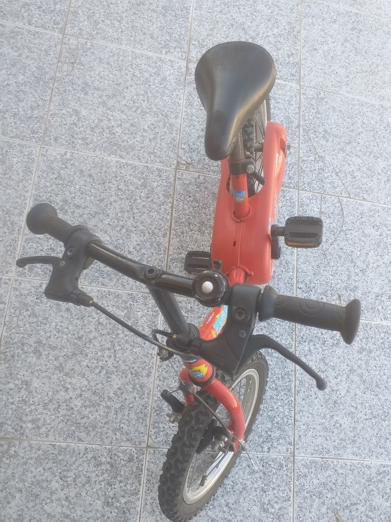 Bicicleta vermelha de criança - decathlon