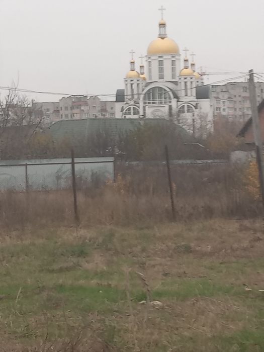 Продаю участок по Варшавской трассе в центре г. Буча.