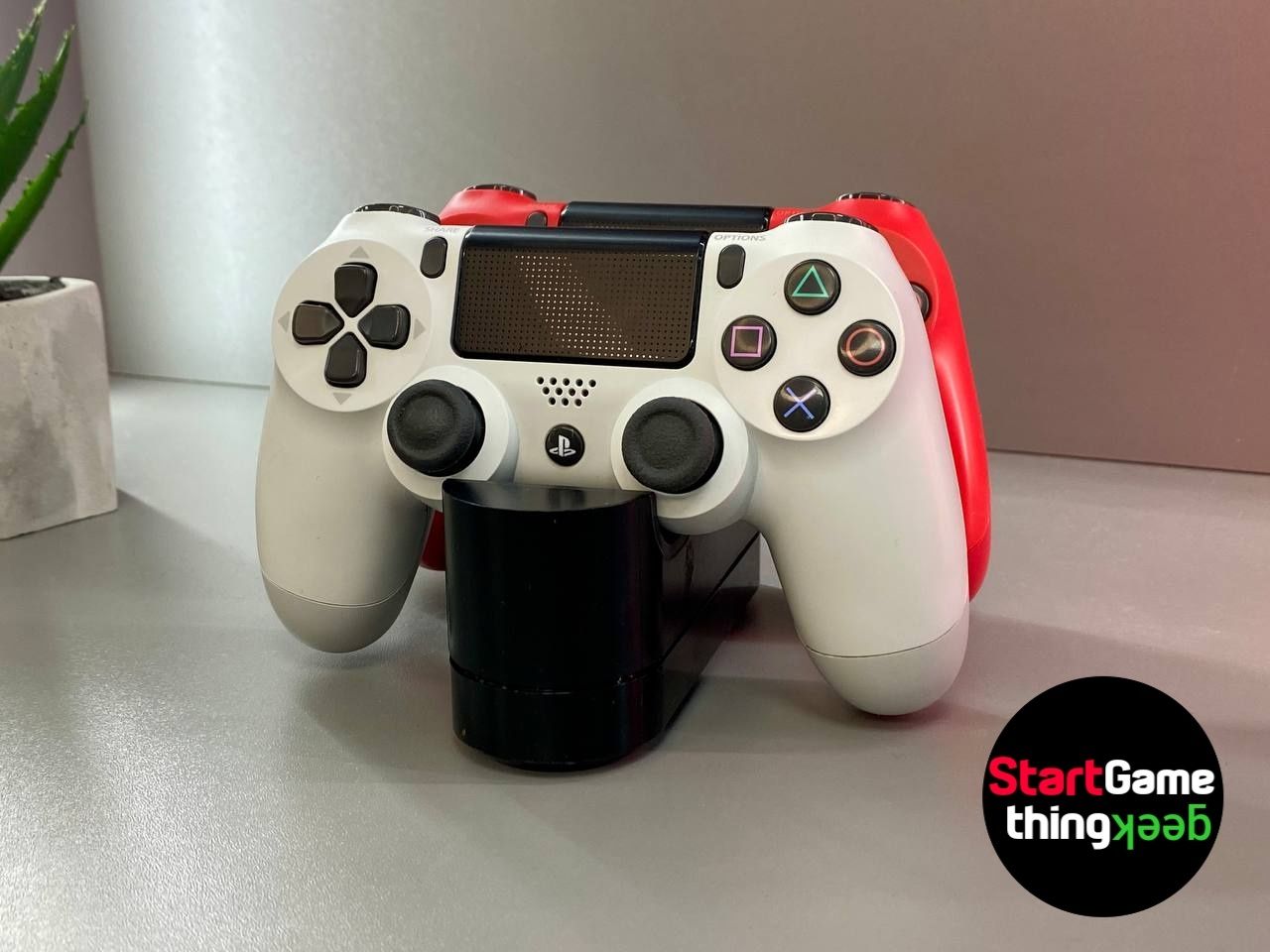 Докстанція для джойстиків.Зарядна станція  Sony PlayStation 4