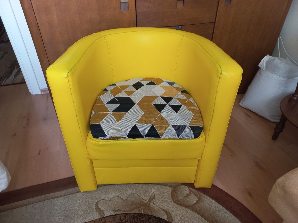 Fotel żółty z poduszką
