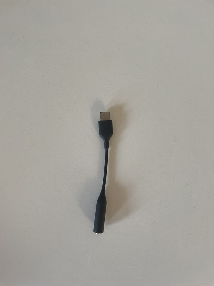 Czarna przejsciowka adapter mini jack do wejscia C słuchawki