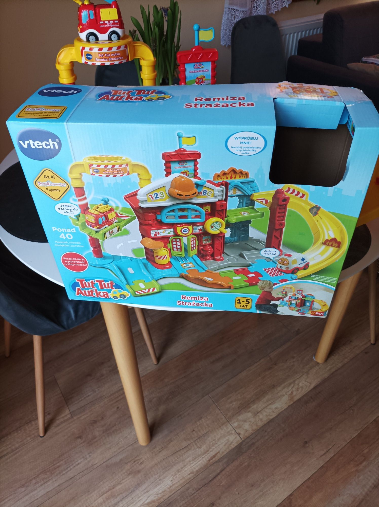 Remiza strażacka vtech tut tut autko