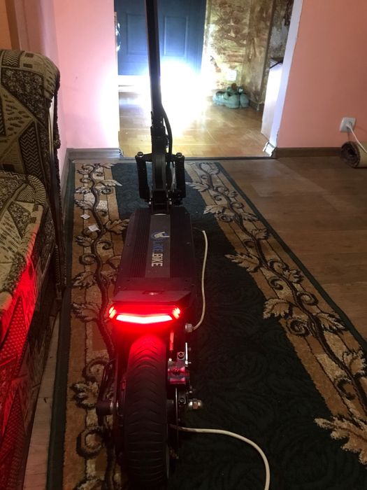 Продам єлектросамокат.Потужність 1500w 65км/год (+зарядка10А)