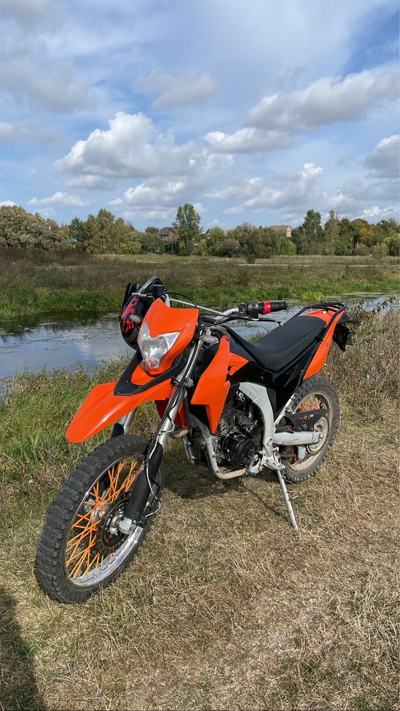 Продам кросовика 250
