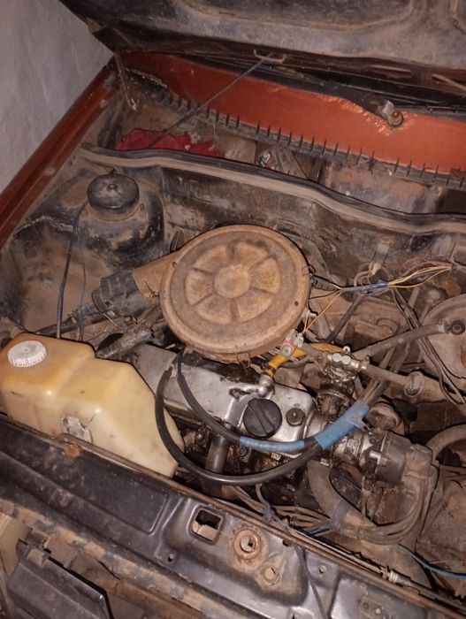 Продаю машину на запчасти но вона на ходу газ бензин