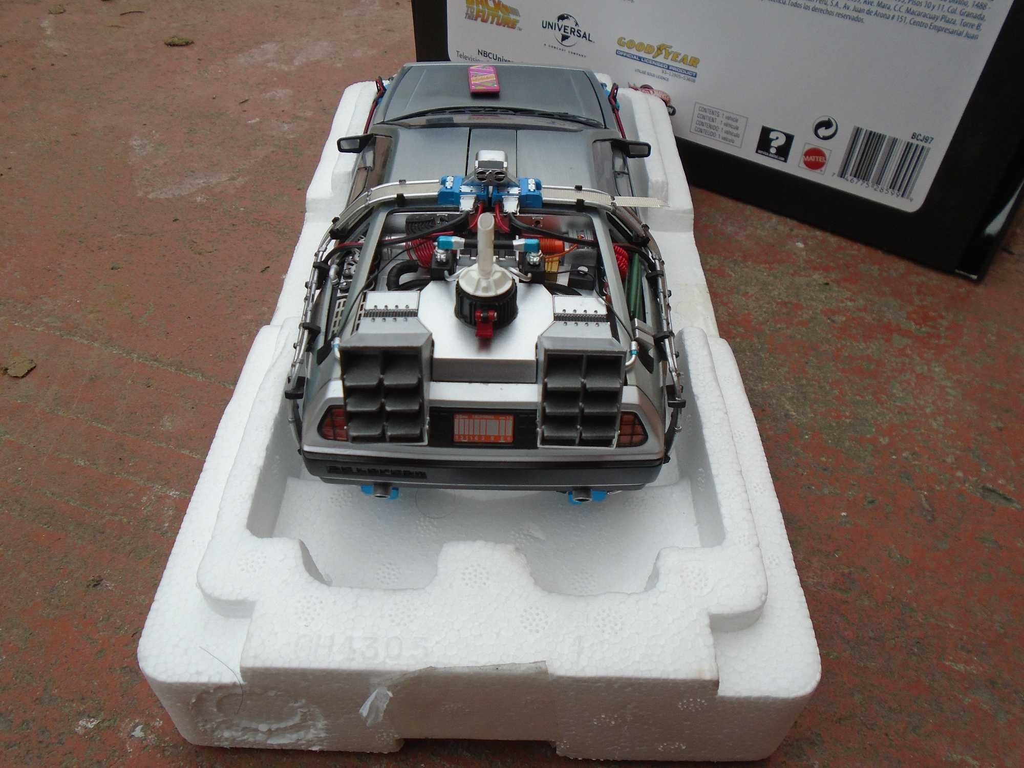 DeLorean DMC-12 Back To The Future  Hot Wheels Elite  Model 1:18