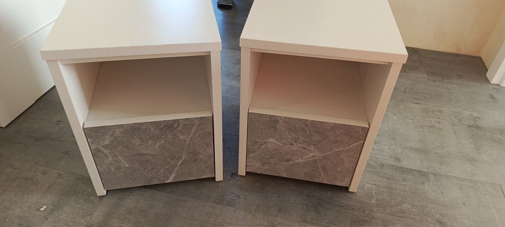 2 białe szafki nocne