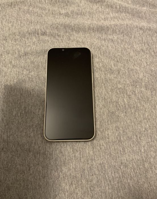 iPhone 13 92% kondycji, śliczny smartfon
