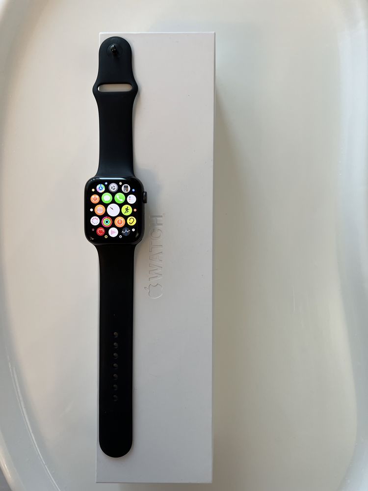 Apple Watch Series 5 44mm Space Gray