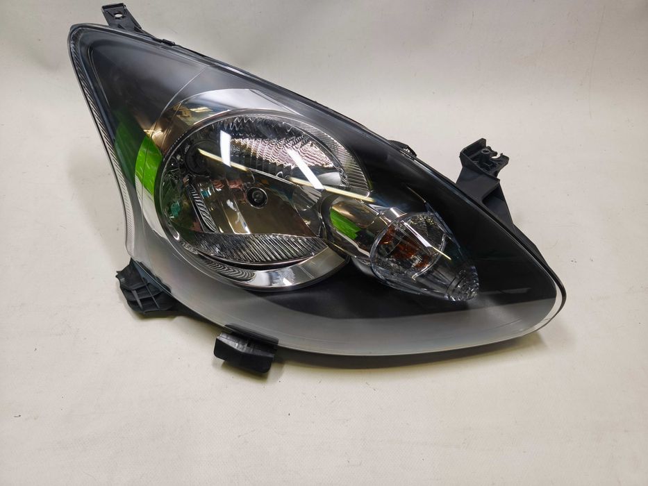 Lampa prawa przód przednia Toyota Aygo 05-14 NOWA VALEO H4