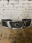 Решітка радіатора Nissan navara d40 pathfinder r51