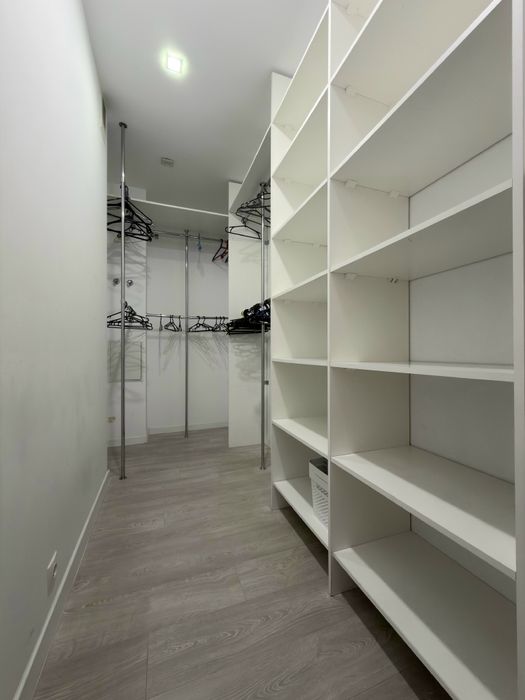 Глушкова 9в, генератор, Іподром, 7 пов, 2 спальні і велика вітальня