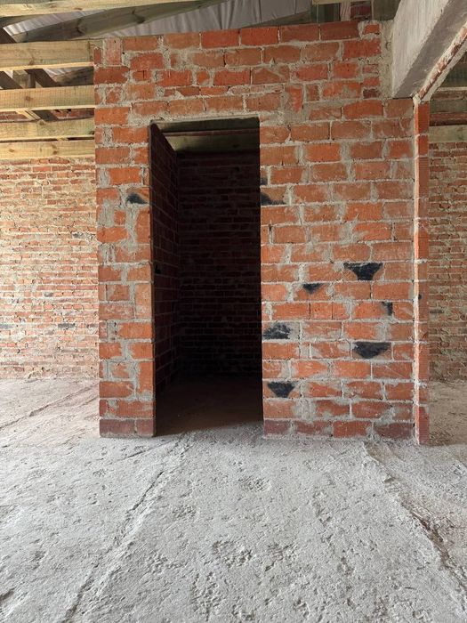 Продається двокімнатна квартира у Петриках