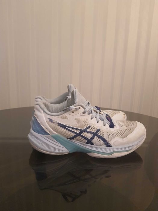 Кросівки для волейболу ассикс