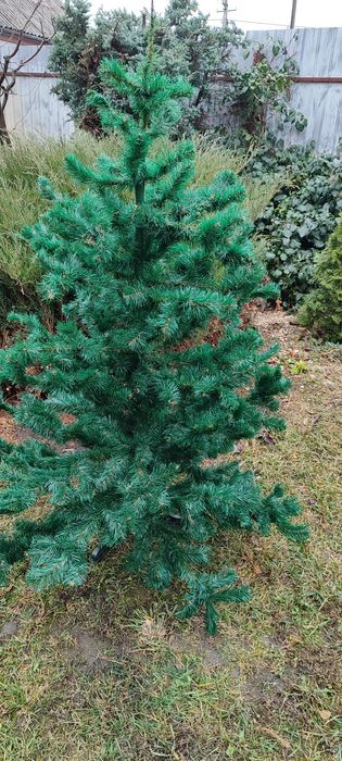 Штучна новорічна ялинка