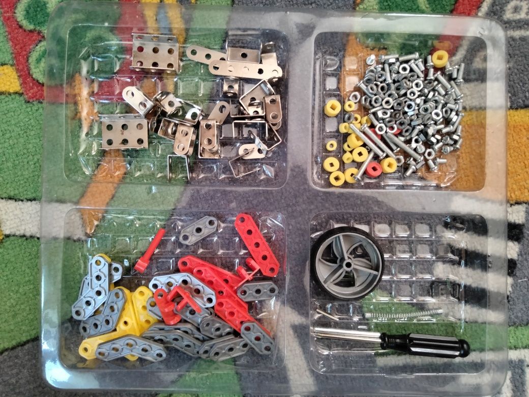 Mały mechanik firmy Madej 237 elementów