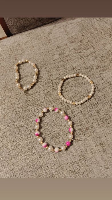 Bransoletki z koralików plastikowych