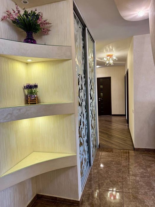 Продажа 4к с ремонтом в новом доме, паковка на два авто