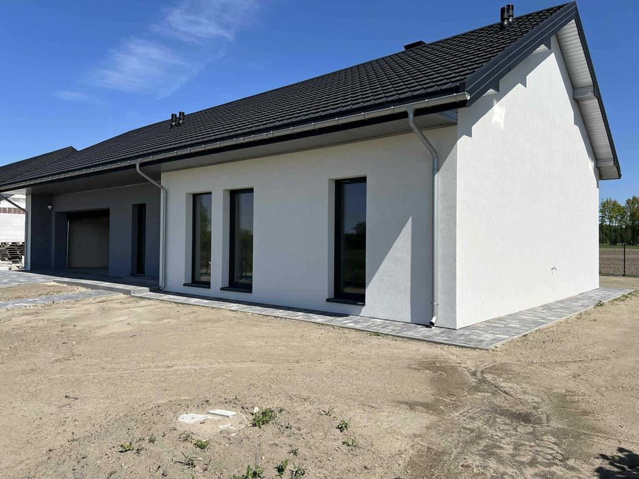 Nowoczesny, słoneczny dom z antresolą