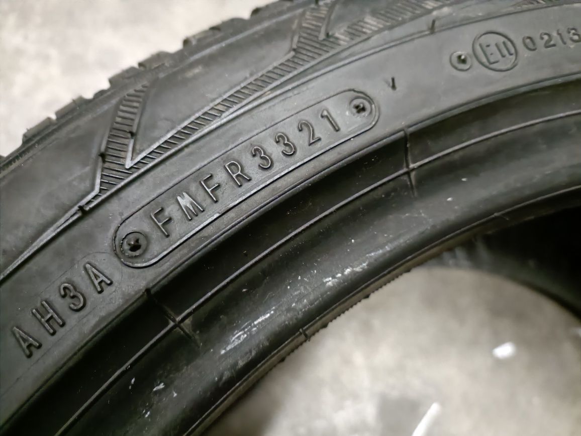 Opona zimowa Falken EuroWinter HS01 255/40R18 99V