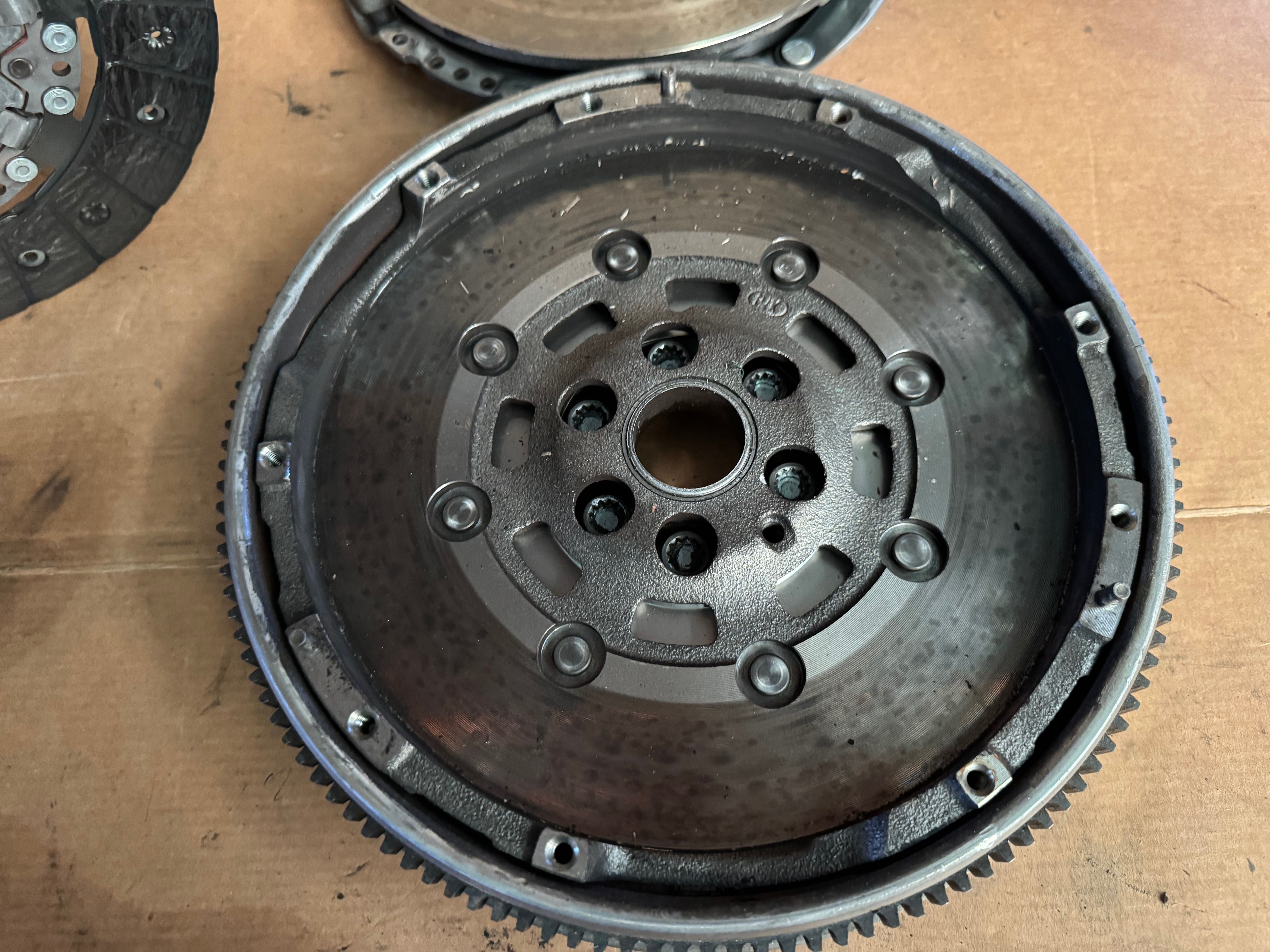 Volante Bimassa kit embreagem VW GOLF 5 1.9 TDI BKC BXE COMO NOVA