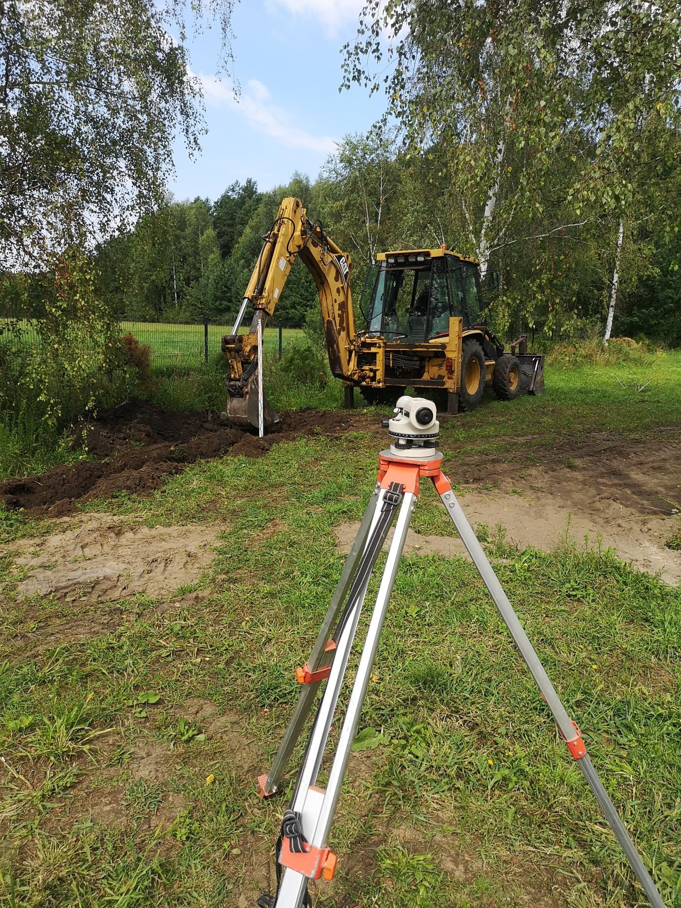 Usługi minikoparką, koparką, koparko-ładowarką, roboty ziemne