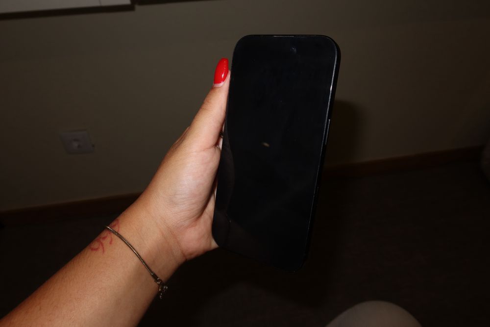 iPhone 16 - 256GB (carregador original + capa)