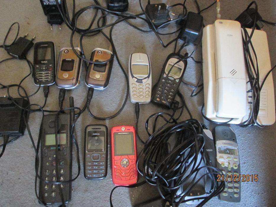8 telemóveis antigos para peças