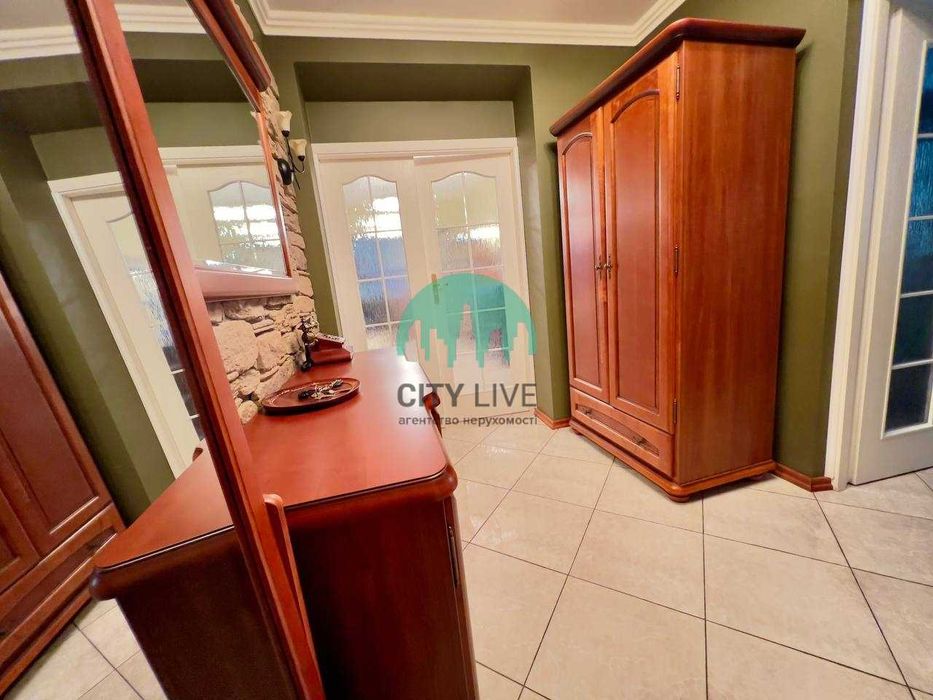 Продаж 3-кім квартири великої площі в Центрі міста (К)
