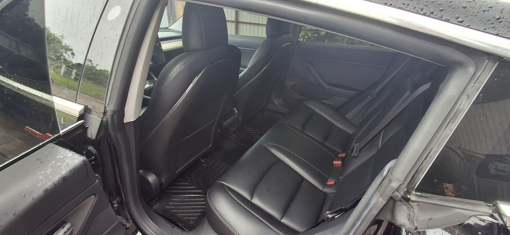 Продам автомобіль Tesla model 3