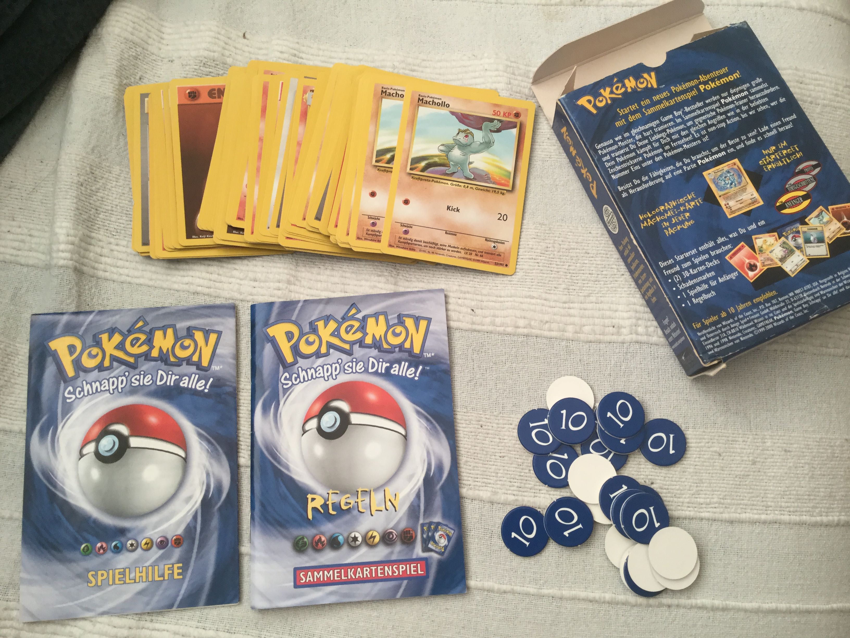 Conjunto de cartas Pokemon de 1998, completo e como novo!