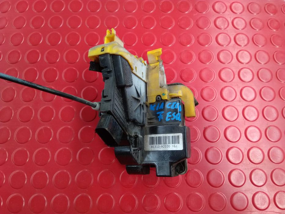 Fecho da Porta Frente Esq - 81310-A2100 - KIA CEE'D (JD)