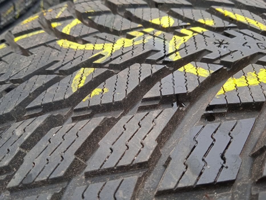 Одно распаровка зима 225.40.18 Nokian TYRES,21p,8mm.New.