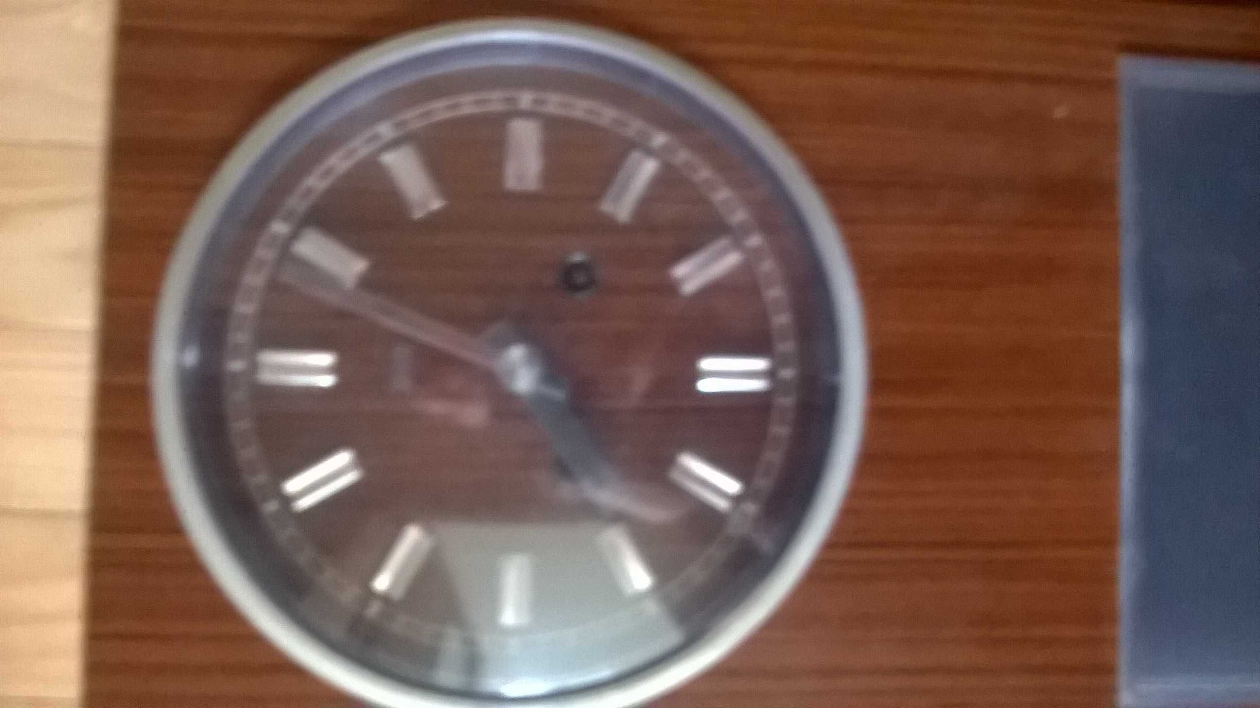 zegar ścienny, firma METRRON po konserwacji zegarmistrza