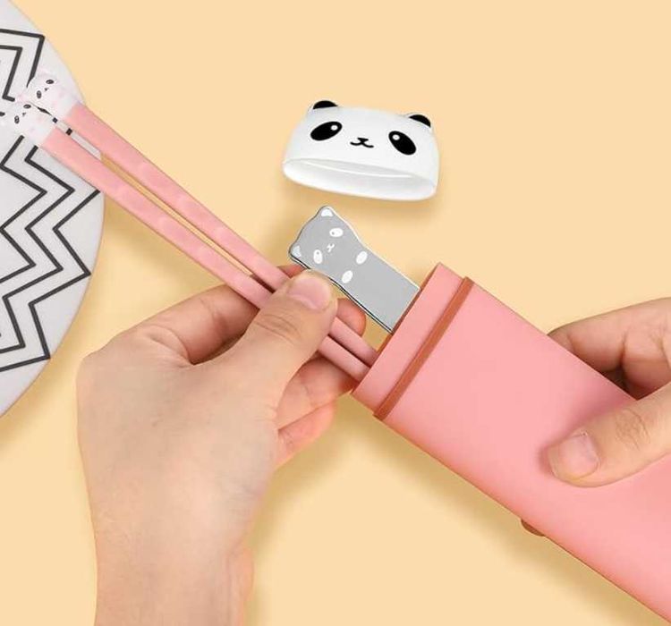 Zestaw przenośnych pałeczek sztućców z etui Różowe